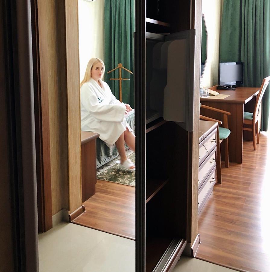 Hermes Resort Hotel With Medical Treatment Truskavets Exteriör bild